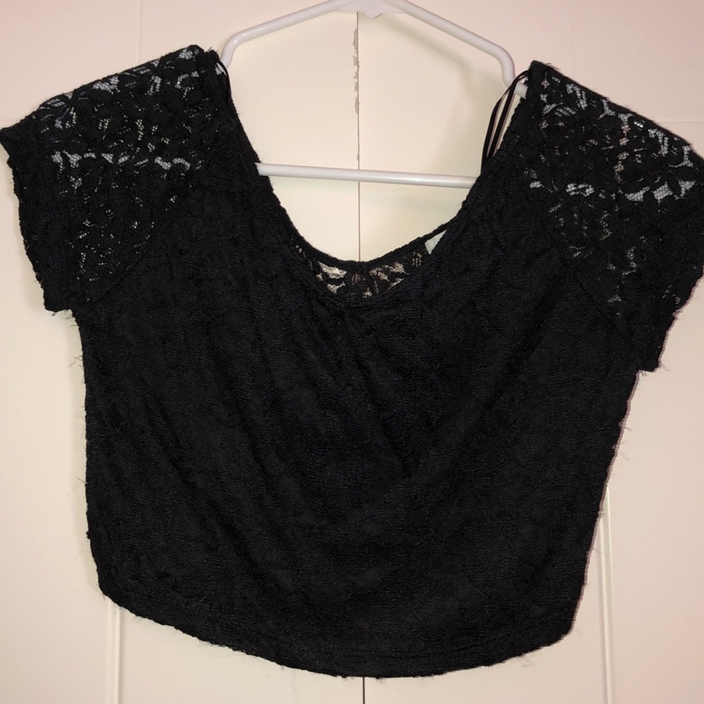 Black crop top lace